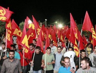 ΚΝΕ: Η κυβέρνηση κοροϊδεύει τη νεολαία και παριστάνει τον φίλο